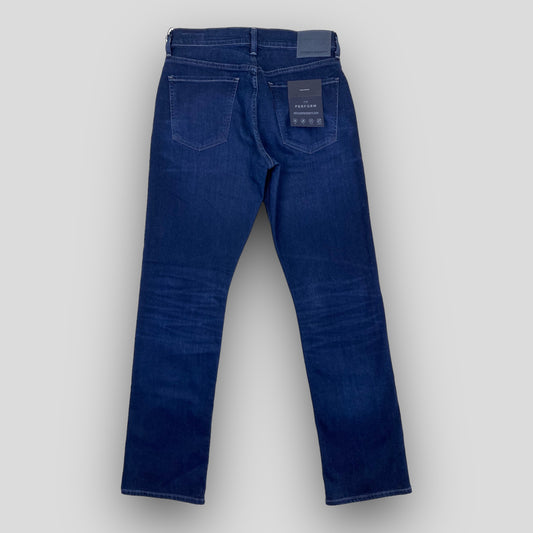 STRAIGHT LEG FIT IN COOL MAX DARK WASH