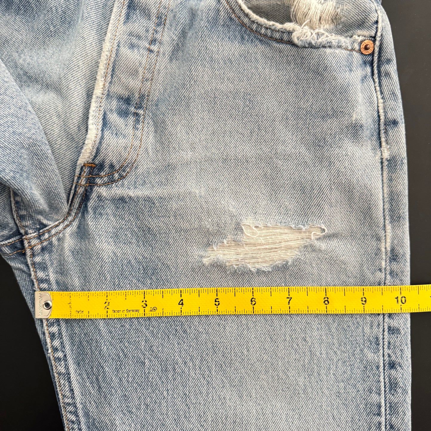 02 Levi’s 501 Jeans