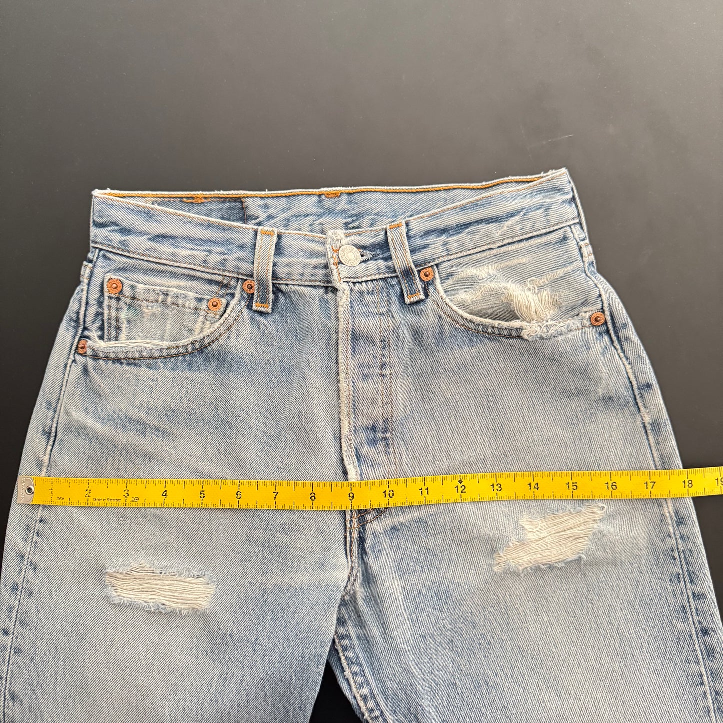 02 Levi’s 501 Jeans