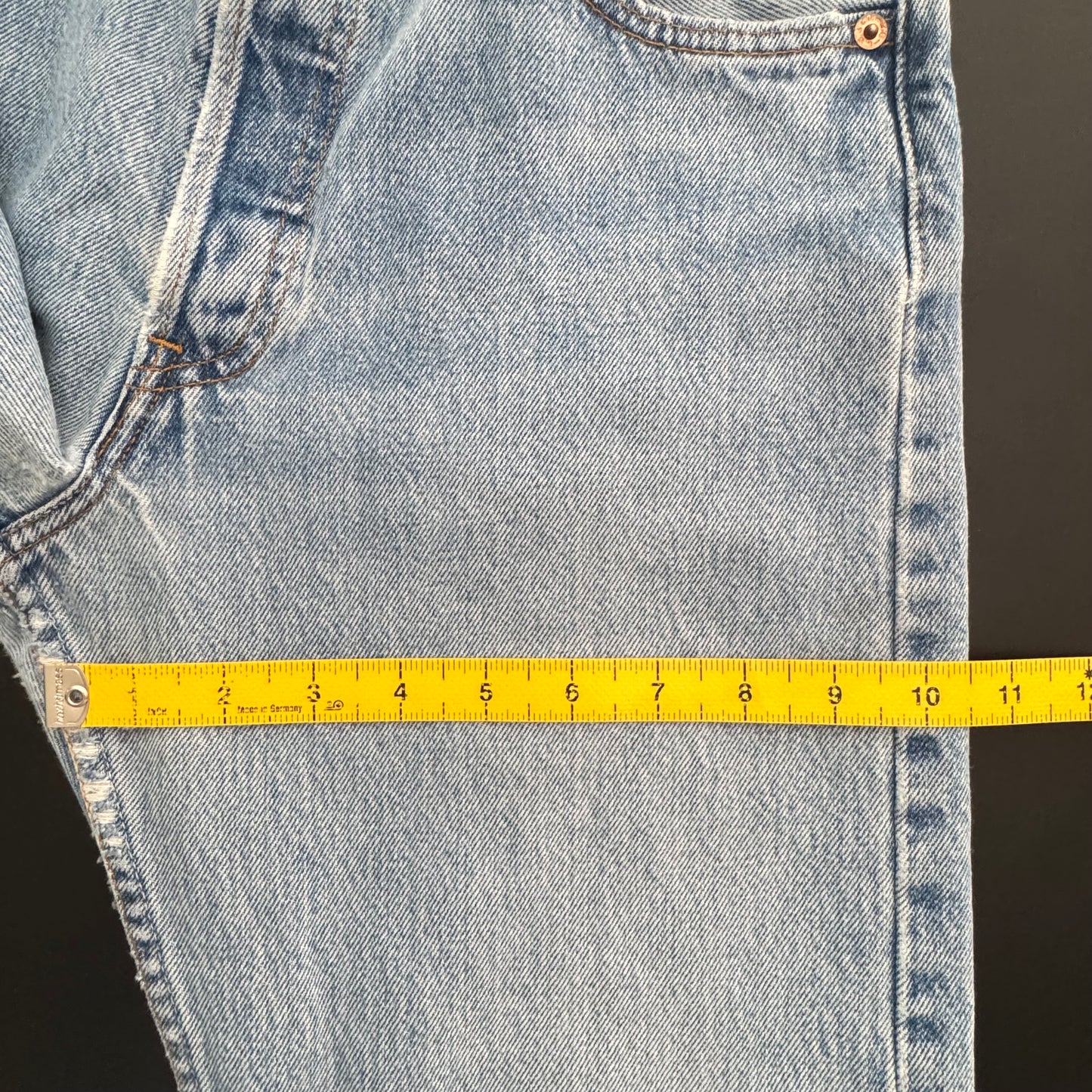 01 Levi’s 501 Jeans