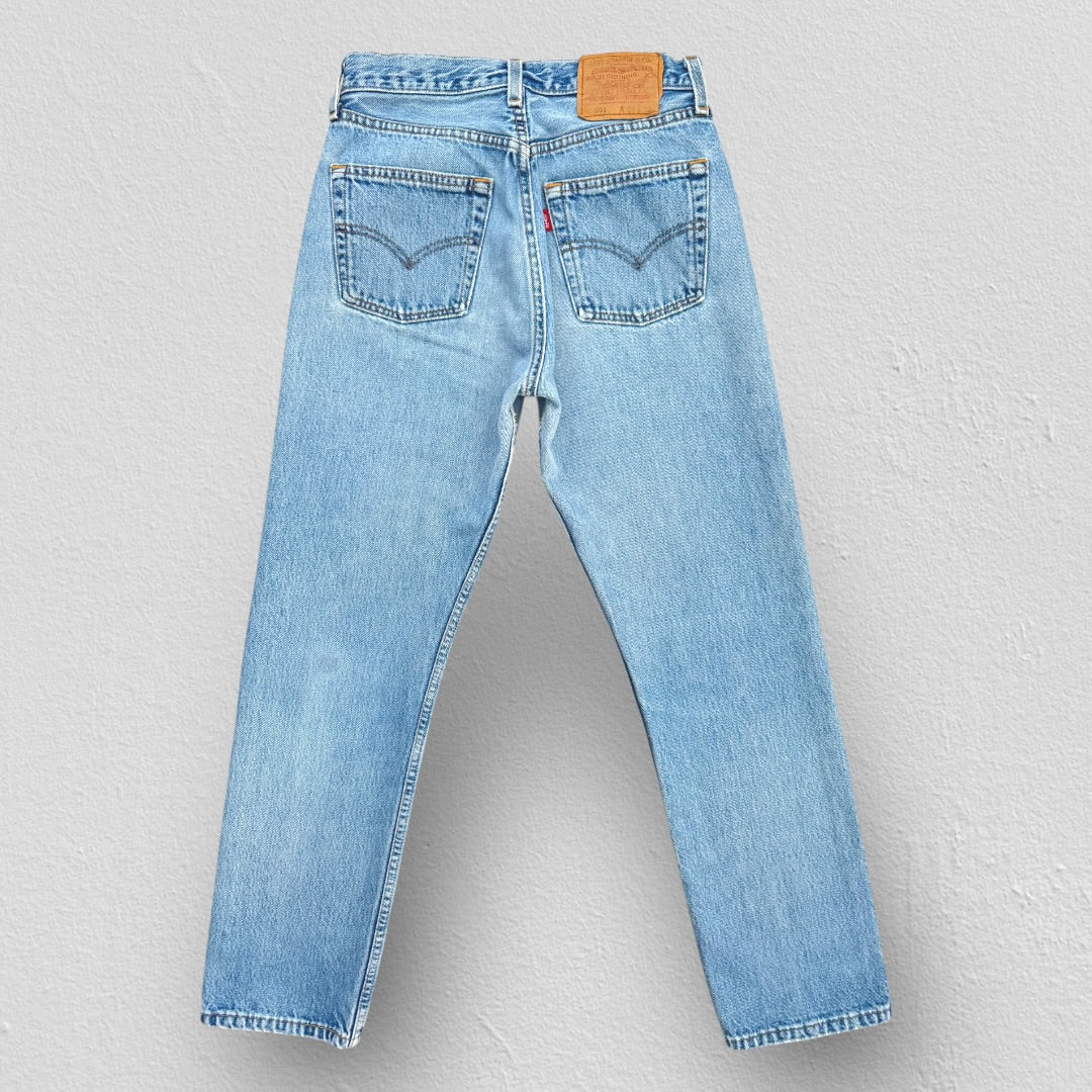 01 Levi’s 501 Jeans