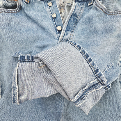 01 Levi’s 501 Jeans