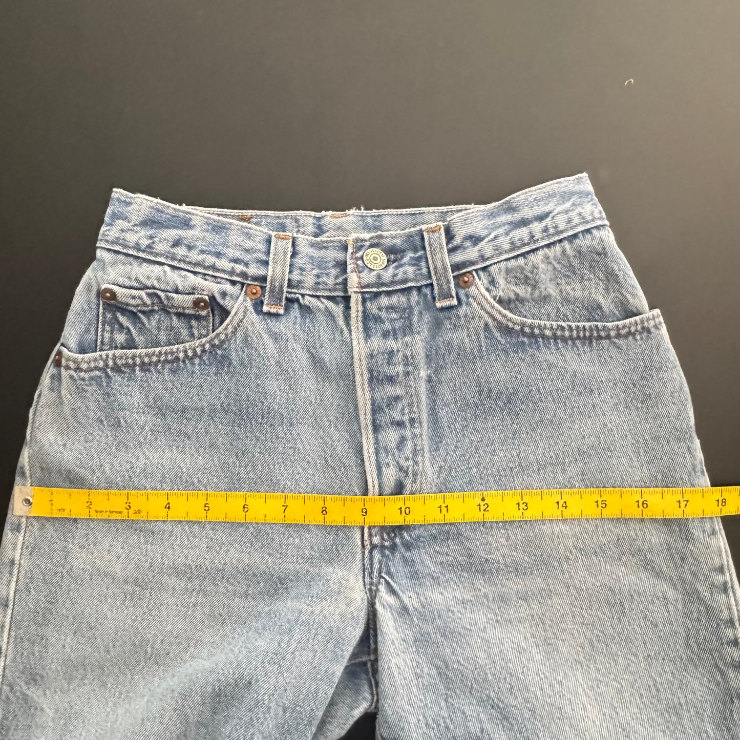 80s Levi’s 26501 Cut-Off Shorts