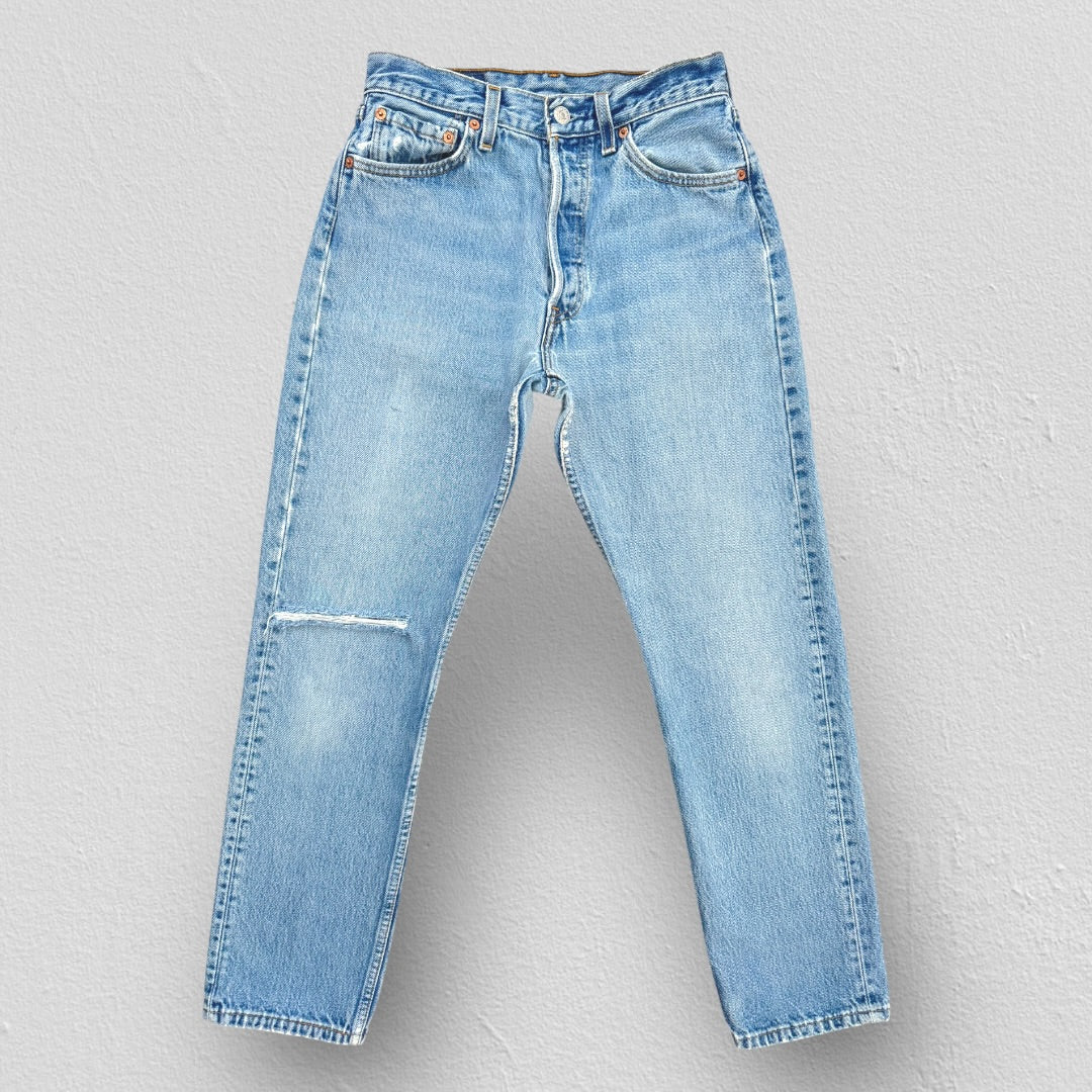 01 Levi’s 501 Jeans