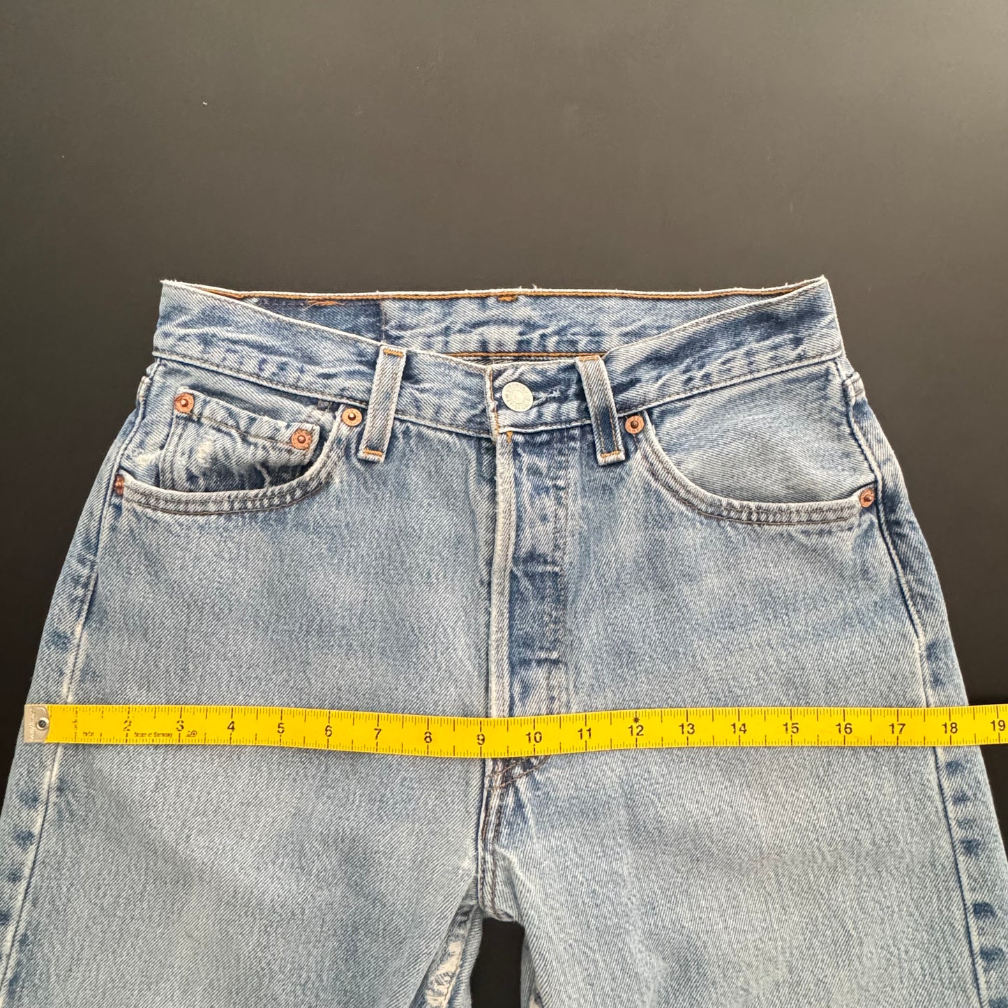 01 Levi’s 501 Jeans